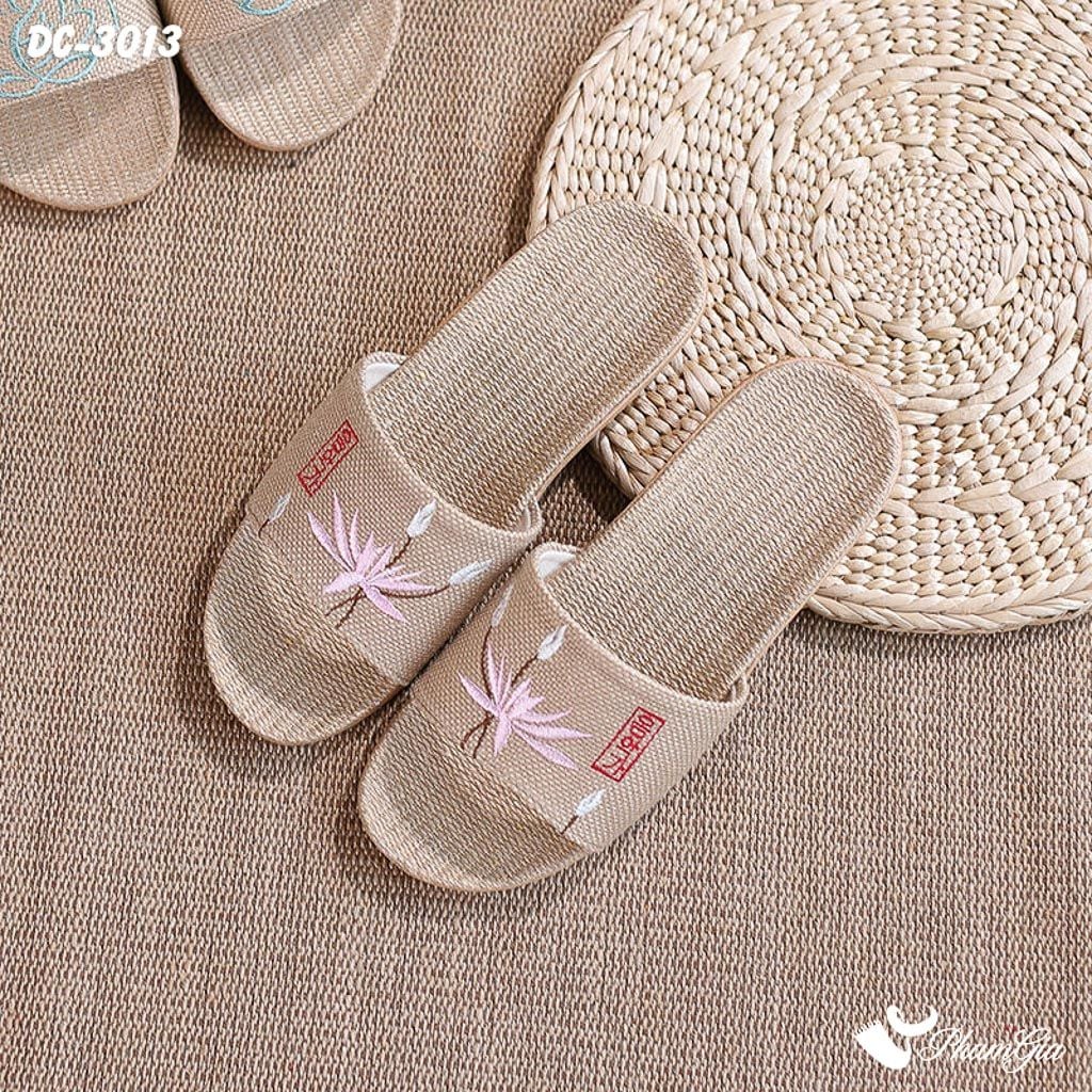 Dép Cói Quai Ngang Thêu Họa Tiết Hoa Sen Màu Hồng Baby