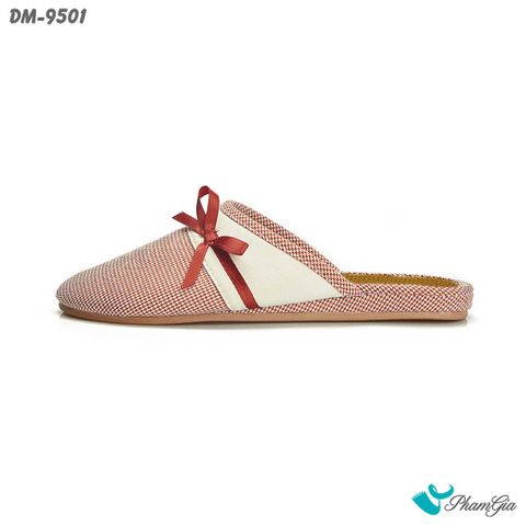 Góc Nghiêng Dép Mây Bít Mũi Cao Cấp Họa Tiết Caro Phối Nơ Màu Đỏ Đô