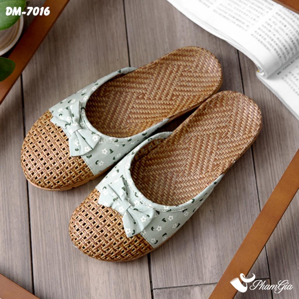 Dép Mây Bít Mũi Cao Cấp Họa Tiết Hoa Nhí Màu Xanh Pastel (DM7016)