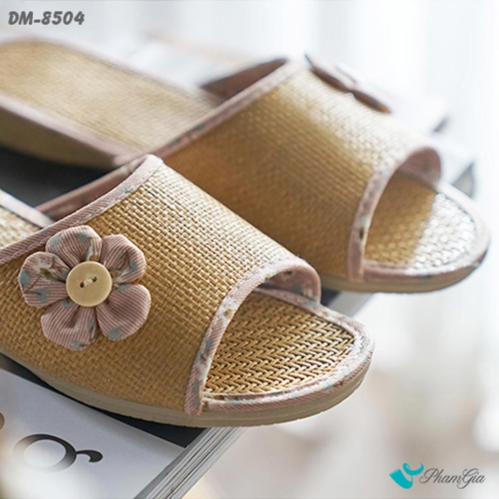 Cận Cảnh Dép Mây Quai Ngang Cao Cấp Đính Hoa Màu Xanh Đất
