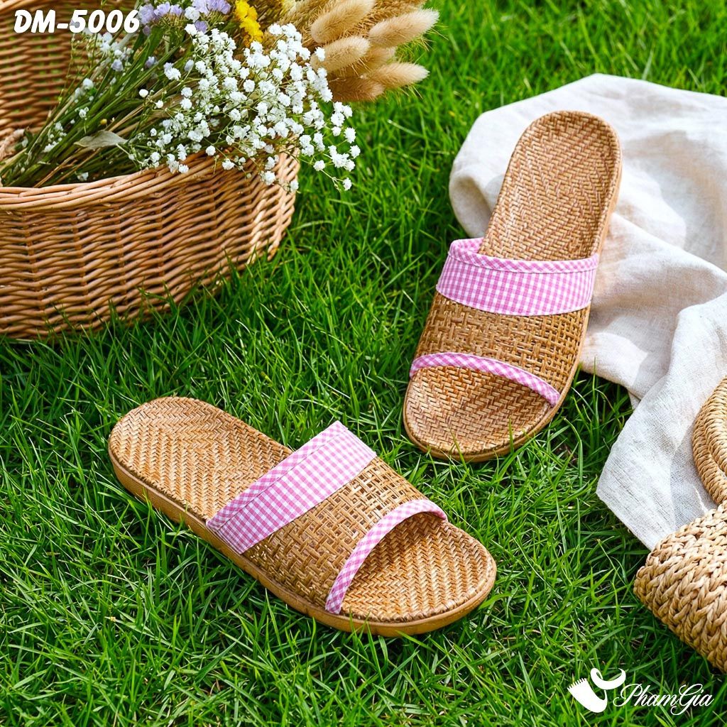 Dép Mây Quai Ngang Cao Cấp Họa Tiết Caro Màu Hồng Baby (DM5006)