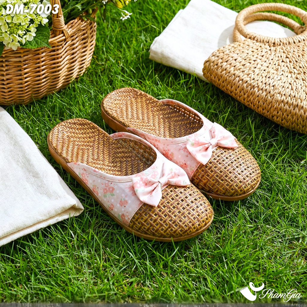 Dép Mây Bít Mũi Cao Cấp Họa Tiết Hoa Nhí Màu Hồng Đào (DM7003)