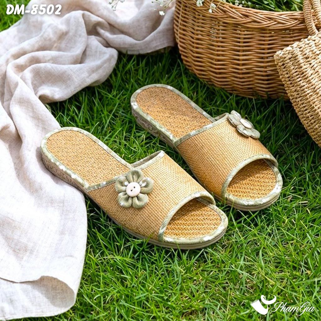 Dép Mây Quai Ngang Cao Cấp Đính Hoa Màu Xanh Bơ (DM8502)
