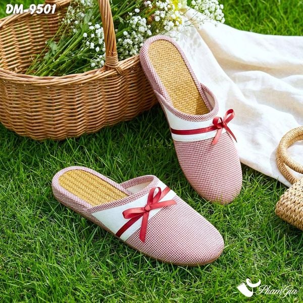 Dép Mây Bít Mũi Cao Cấp Họa Tiết Caro Phối Nơ Màu Đỏ Đô (DM9501)