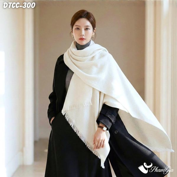 Khăn Choàng Dạ Cashmere Đơn Sắc Phối Lông Vạt Xéo Cao Cấp Màu Trắng (DTCC300)