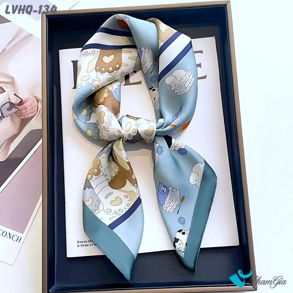 Khăn Lụa Vuông 70*70Cm Phong Cách Hàn Quốc Họa Tiết Mèo Dễ Thương Màu Xanh Nhạt (LVHQ134)