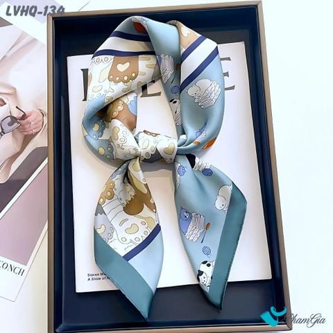 Khăn Lụa Vuông 70*70Cm Phong Cách Hàn Quốc Họa Tiết Mèo Dễ Thương Màu Xanh Nhạt (LVHQ134)