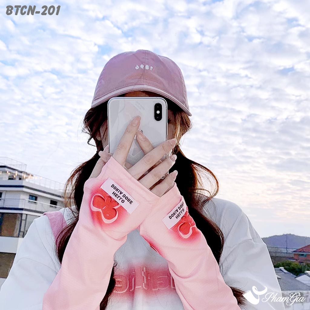 Người Mẫu Mang Găng Tay Ống Chống Nắng Phong Cách Hiện Đại Màu Hồng