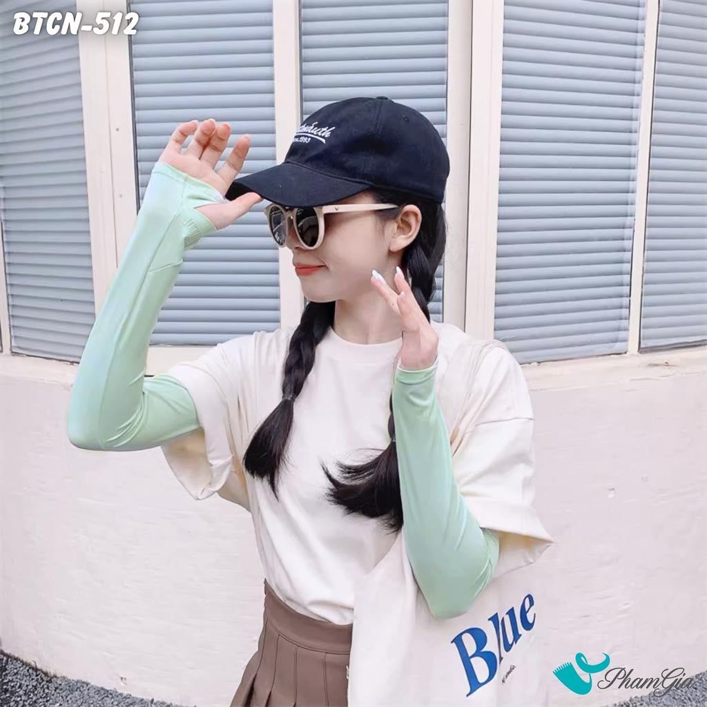 Người Mẫu Đeo Găng Tay Ống Chống Nắng Slim-Fit Hạ Nhiệt Cao Cấp Màu Xanh Mint