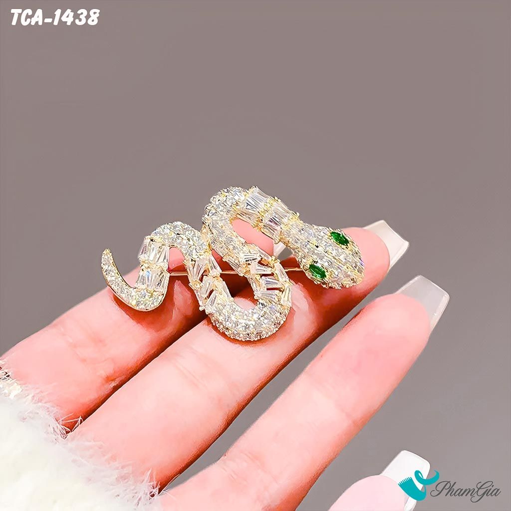 Model Cầm Ghim Cài Áo Bạch Xà Nạm Đá Tinh Tế