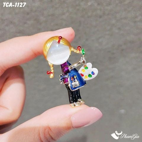 Người Mẫu Cầm Ghim Cài Áo Cô Gái Họa Sĩ Dễ Thương