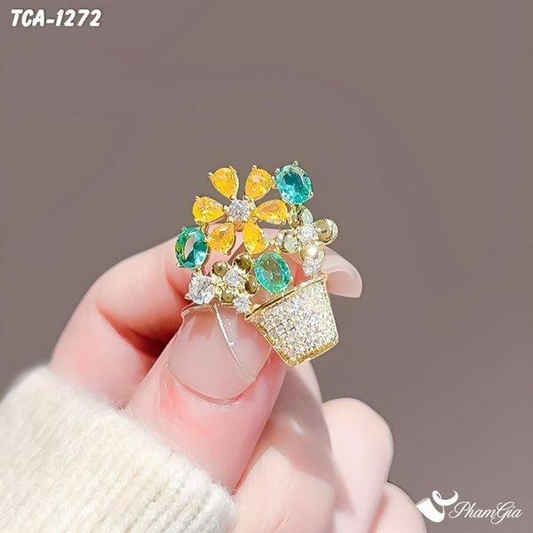 Ghim Cài Áo Giỏ Hoa Pha Lê Sắc Màu Hiện Đại (TCA1272)
