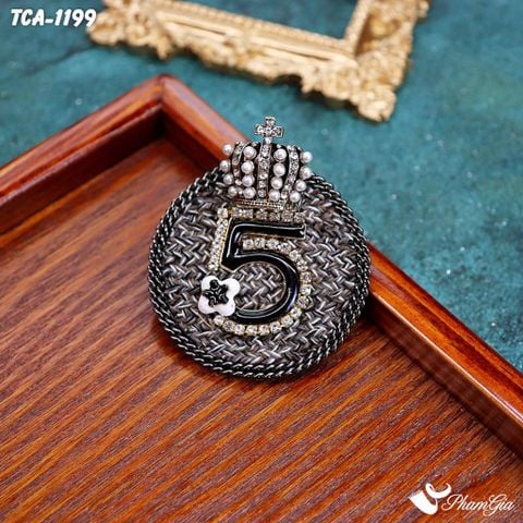 Góc Trên Ghim Cài Áo Hình Số 5 & Vương Miện Đính Đá Cổ Điển