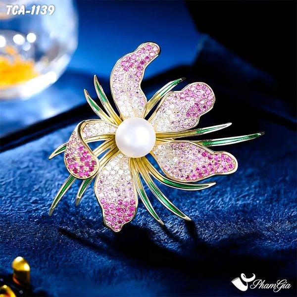 Ghim Cài Áo Hoa Lily Đính Ngọc Trai Sang Trọng (TCA1139)