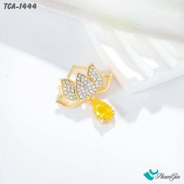 Ghim Cài Áo Hoa Sen Vàng Đính Đá Thanh Lịch (TCA1444)