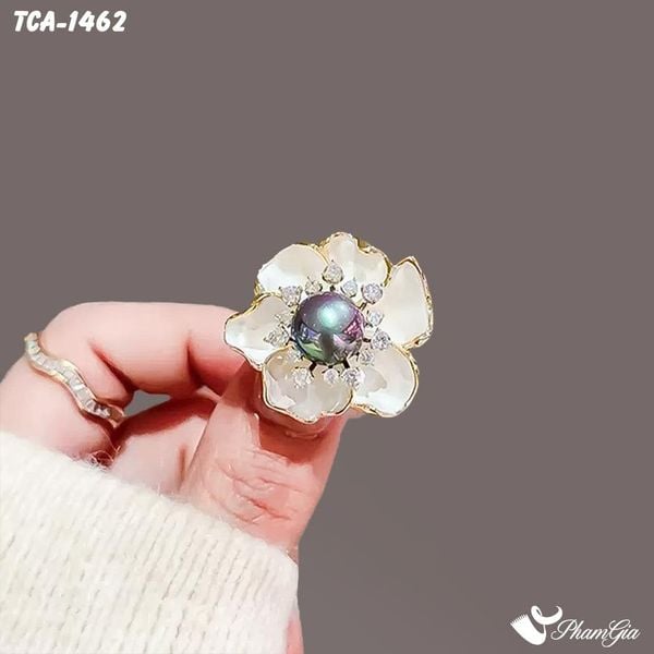 Ghim Cài Áo Hoa Trà Đính Đá Thanh Lịch (TCA1462)