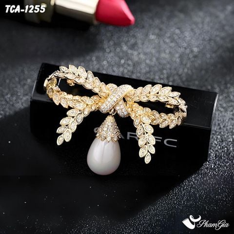 Góc Nghiêng Ghim Cài Áo Nơ Đính Ngọc Trai Sang Trọng