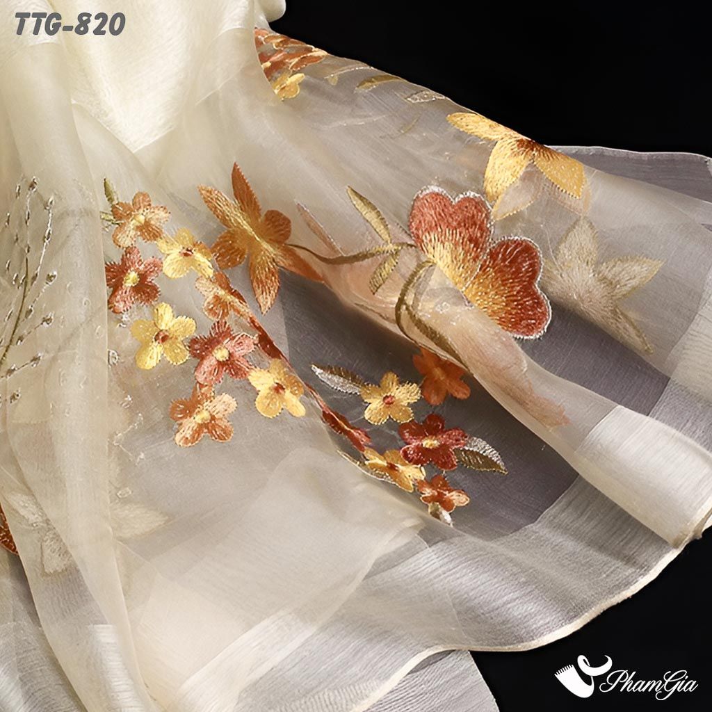 Cận Cảnh Khăn Choàng Tơ Tằm Gân Cao Cấp Thêu Hoa Mai Màu Sâm Panh Sang Trọng