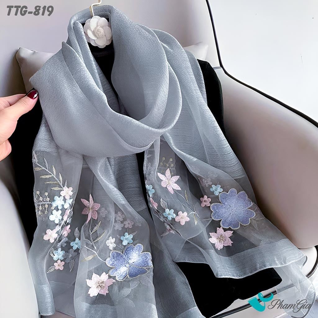 Góc Nghiêng Khăn Choàng Tơ Tằm Gân Cao Cấp Thêu Hoa Mai Màu Xám Khói Sang Trọng