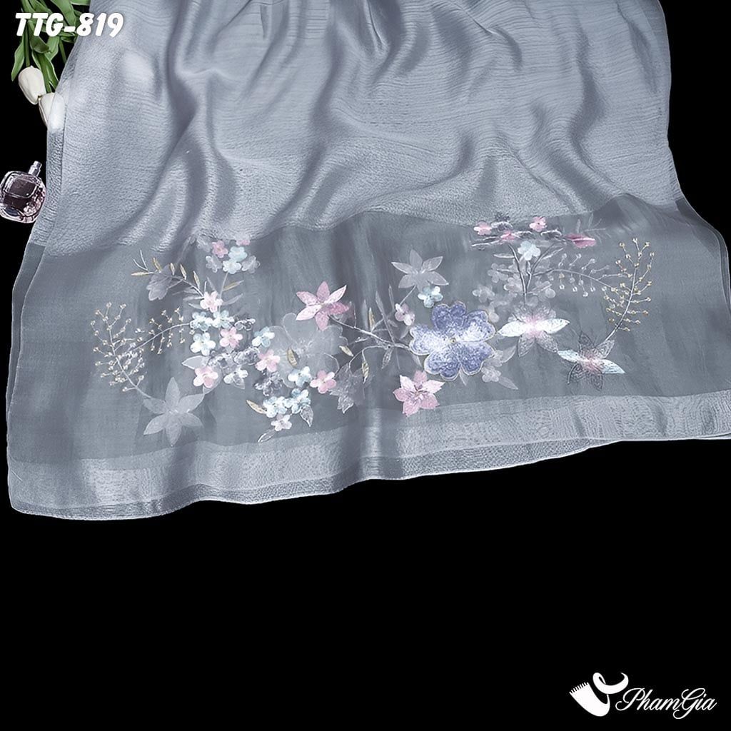 Cận Cảnh Khăn Choàng Tơ Tằm Gân Cao Cấp Thêu Hoa Mai Màu Xám Khói Sang Trọng