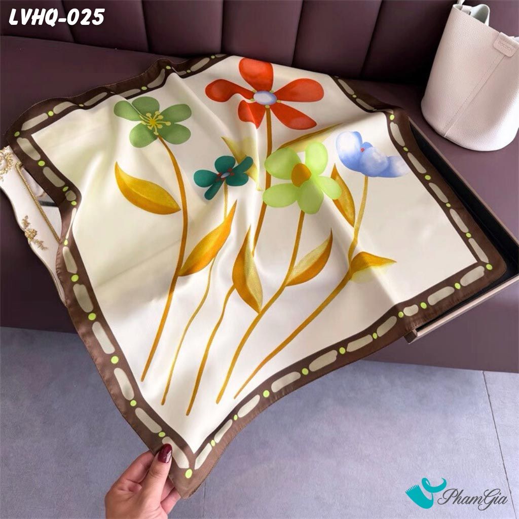 Khăn Lụa Vuông 70*70Cm Phong Cách Hàn Quốc Họa Tiết Hoa Năm Cánh Màu Kem (LVHQ025)