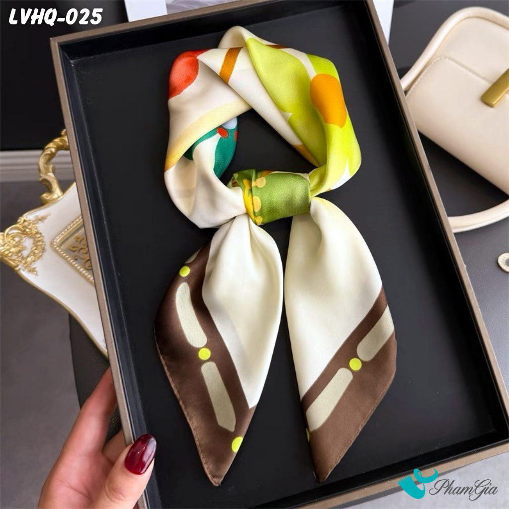 Khăn Lụa Vuông 70*70Cm Phong Cách Hàn Quốc Họa Tiết Hoa Năm Cánh Màu Kem (LVHQ025)