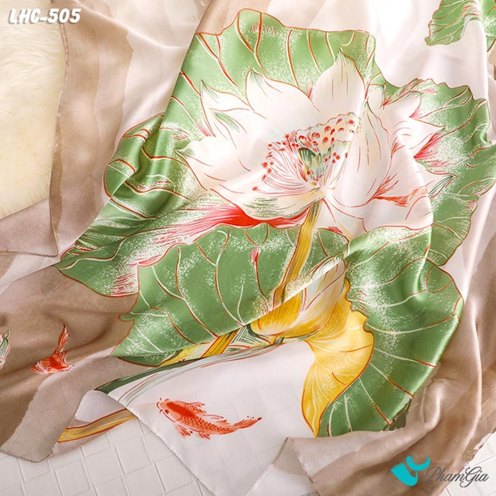 Họa Tiết Khăn Choàng Lụa Hàng Châu Màu Nâu Beige Họa Tiết Hoa Sen Cá Chép Tinh Tế