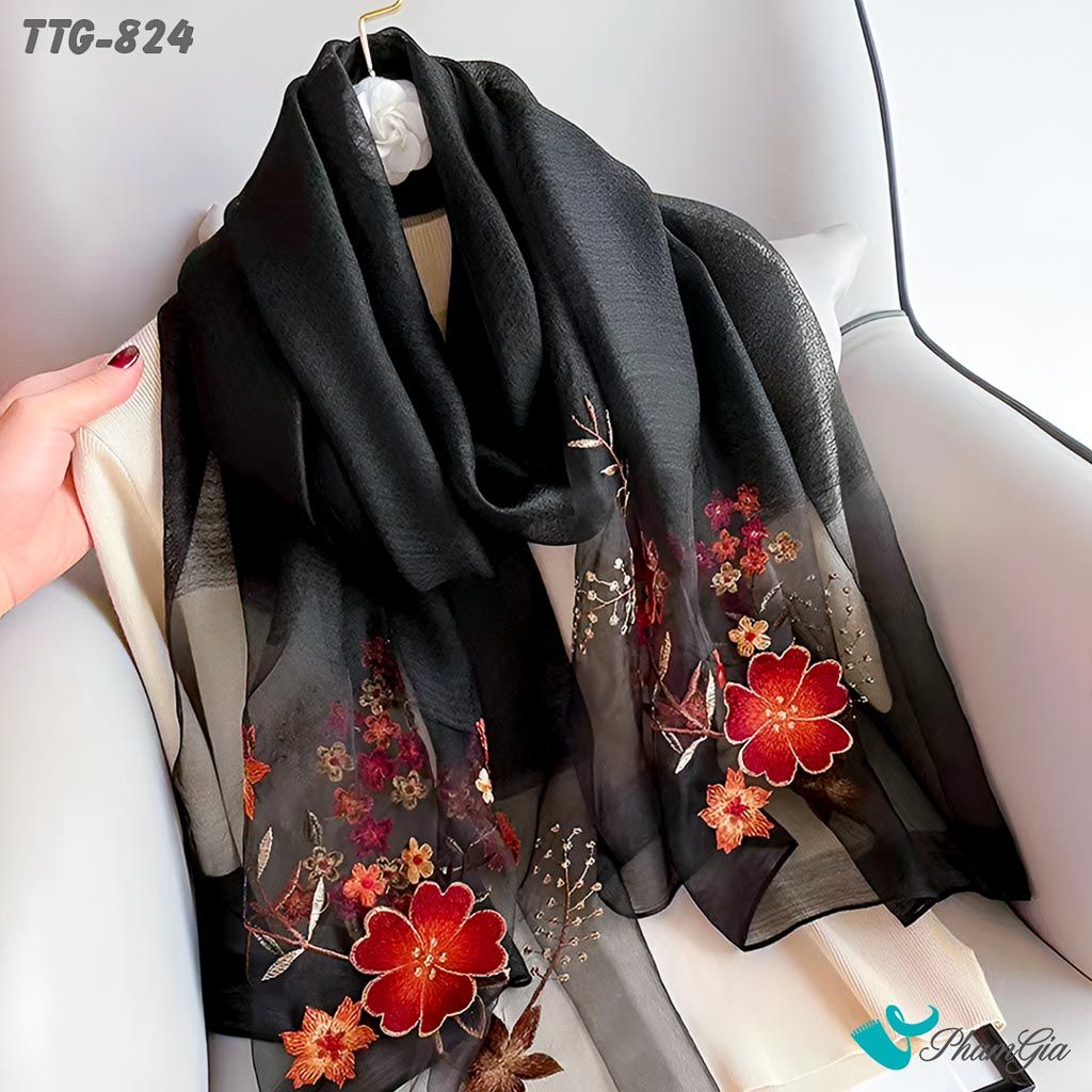 Góc Nghiêng Khăn Choàng Tơ Tằm Gân Cao Cấp Thêu Hoa Mai Màu Đen Sang Trọng
