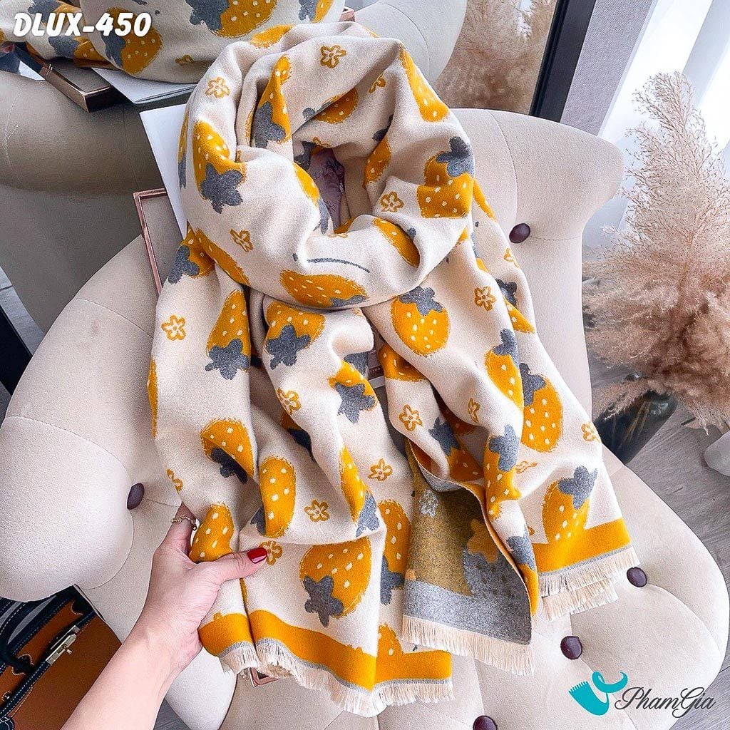 Góc Trên Khăn Choàng Dạ Cashmere Cao Cấp Họa Tiết Dâu Tây Màu Vàng Cá Tính