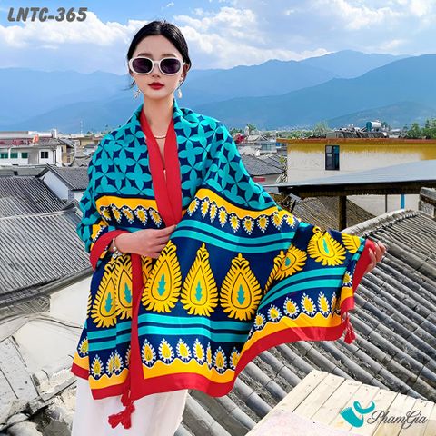 Người Mẫu Choàng Khăn Choàng Linen Boho Họa Tiết Thổ Cẩm Màu Xanh Navy Tươi Mới