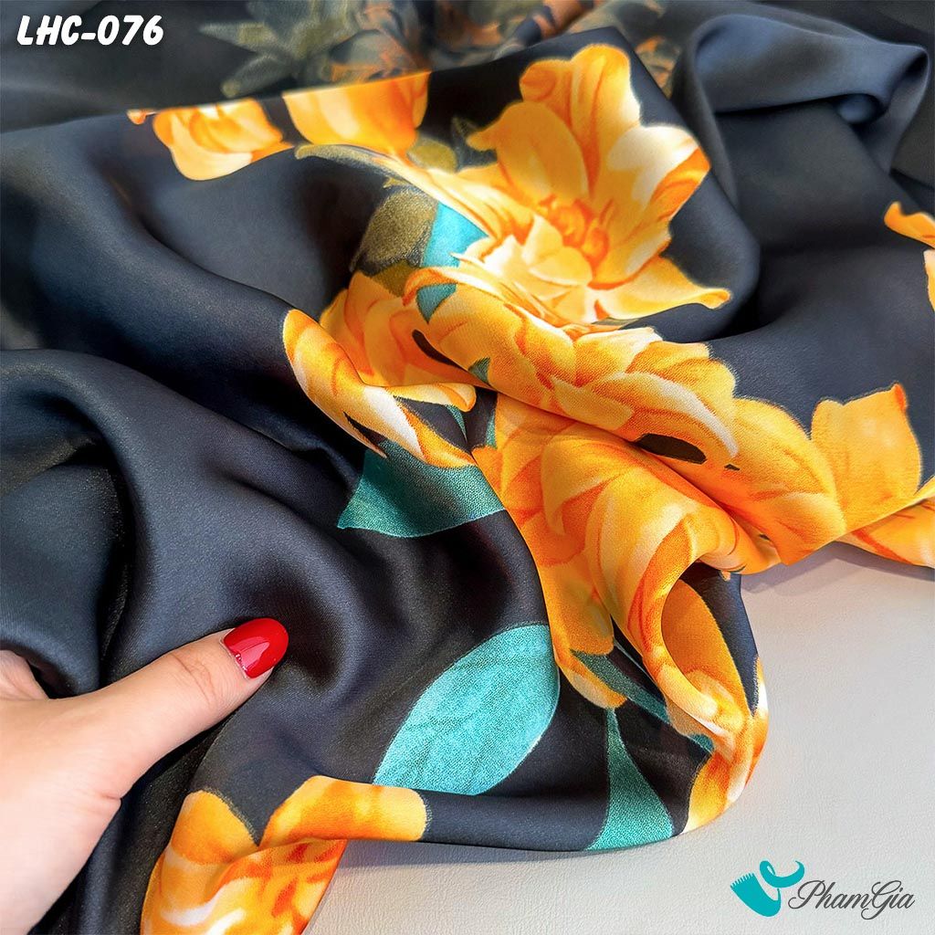 Khăn Choàng Lụa Hàng Châu Họa Tiết Hoa Lily Vàng Quý Phái (LHC076)