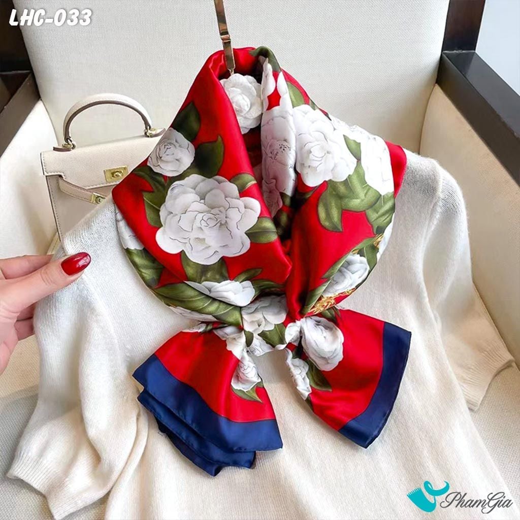 Góc nghiêng Khăn Choàng Lụa Hàng Châu Màu Đỏ Họa Tiết Hoa Trà Sang Trọng