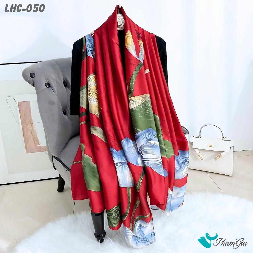 Khăn Choàng Lụa Hàng Châu Màu Đỏ Ruby Họa Tiết Hoa Sen Sang Trọng (LHC050)