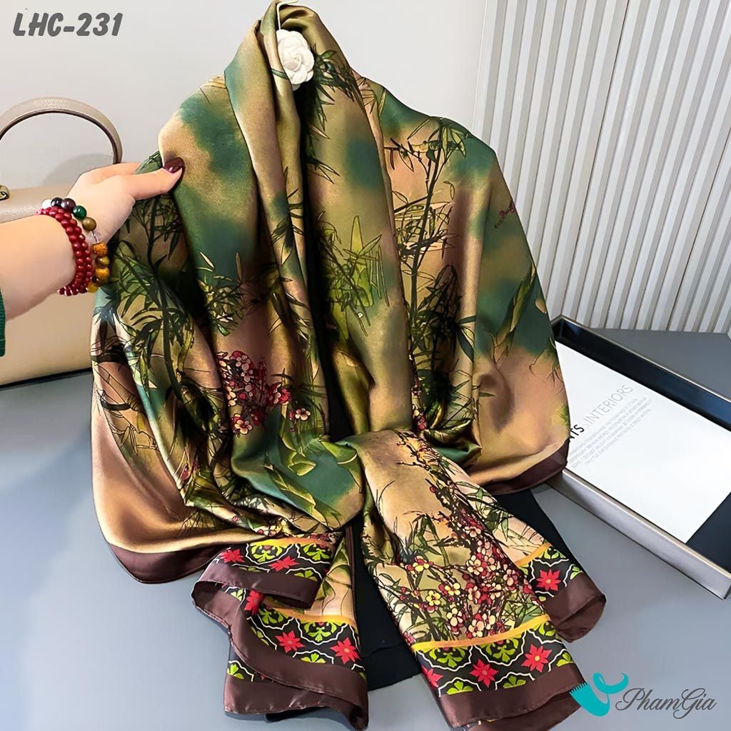 Góc Nghiêng Khăn Choàng Lụa Hàng Châu Màu Nâu Rêu Họa Tiết Trúc Mai Quý Phái