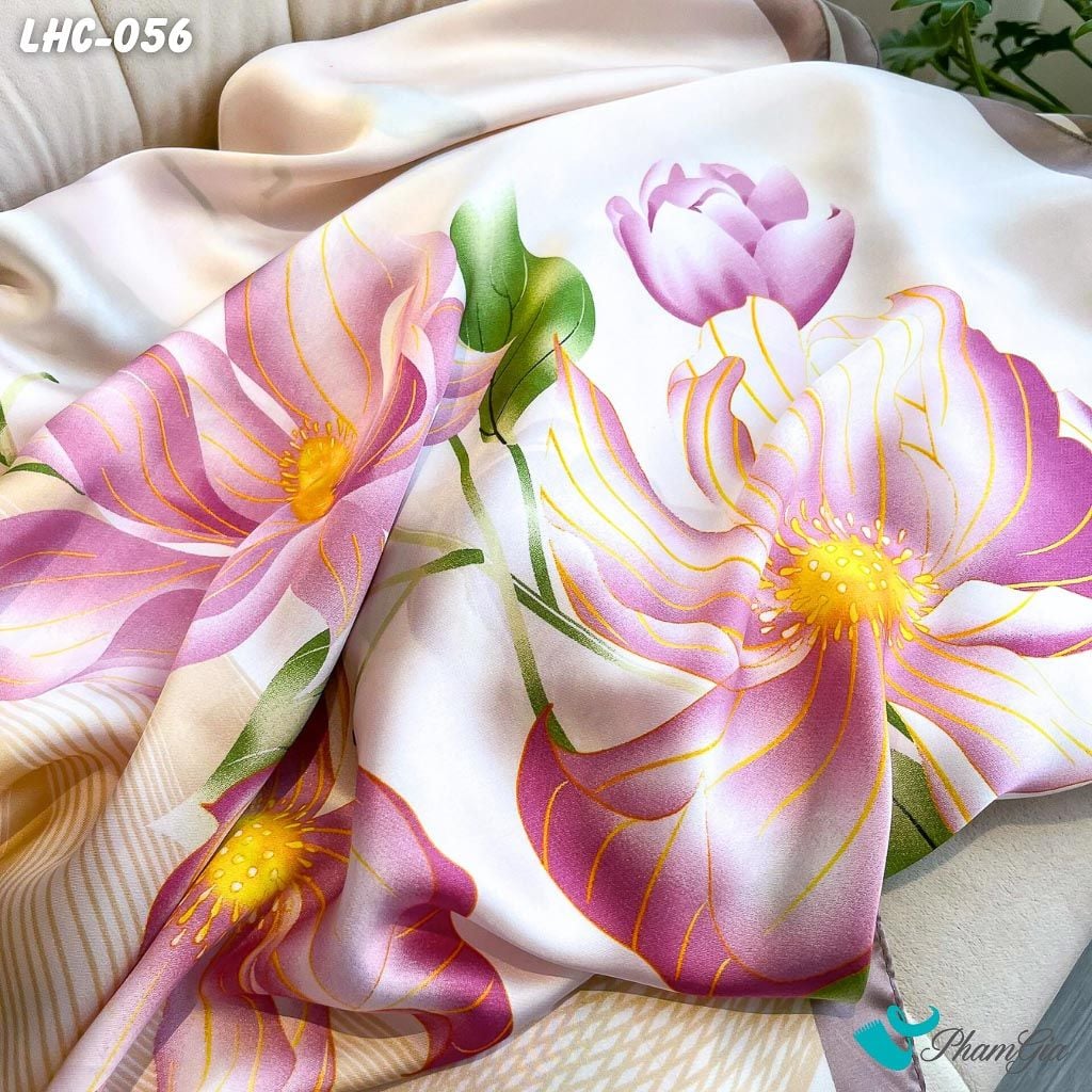 Khăn Choàng Lụa Hàng Châu Màu Tím Nhạt Họa Tiết Hoa Lily Trang Nhã (LHC056)