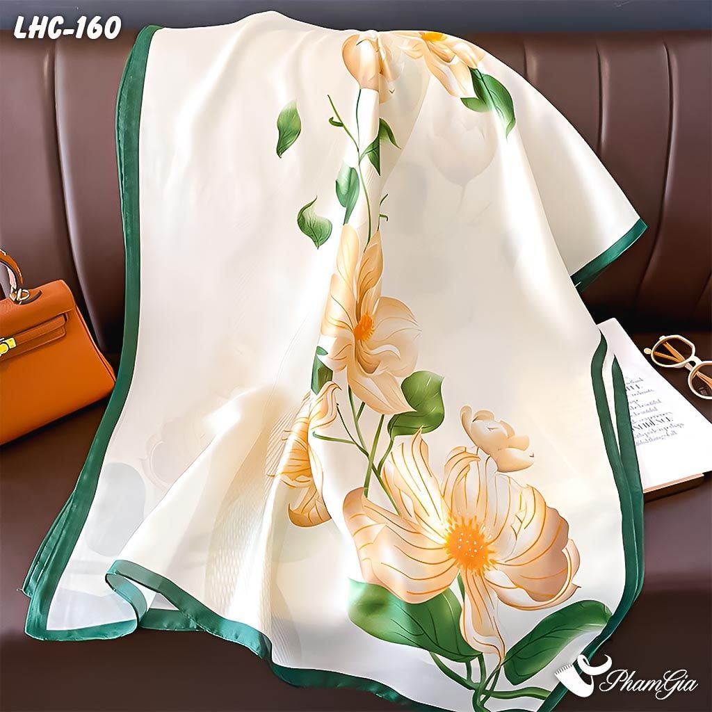 Góc Thẳng Khăn Choàng Lụa Hàng Châu Màu Trắng Họa Tiết Hoa Lily Vàng Tinh Tế