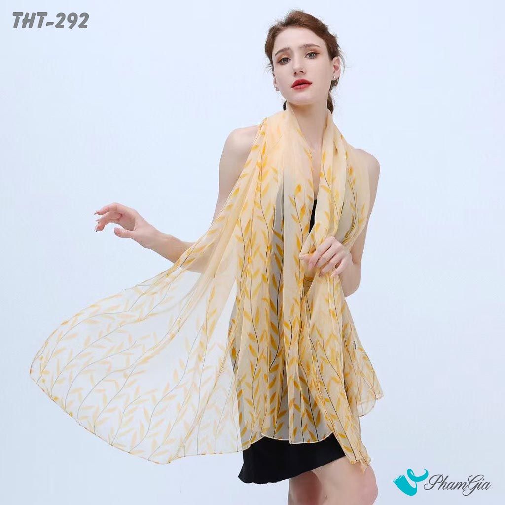 Model Choàng Khăn Choàng Tằm Họa Tiết Cành Lá Mùa Thu Màu Vàng Nữ Tính