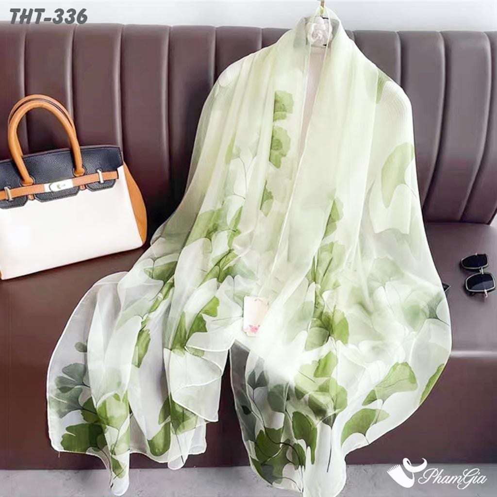 Góc Nghiêng Khăn Choàng Tằm Họa Tiết Lá Rẻ Quạt Màu Xanh Bạc Hà Thanh Lịch