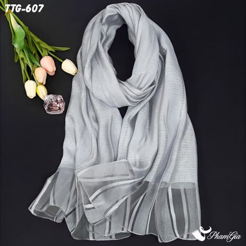 Góc Trên Khăn Choàng Tơ Tằm Gân Cao Cấp Phối Sọc Hiện Đại Màu Xám Khói