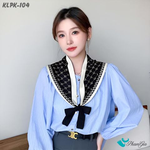 Người Mẫu Mặc Khăn Len Phụ Kiện Họa Tiết Hiện Đại Phối Màu Đen Trắng