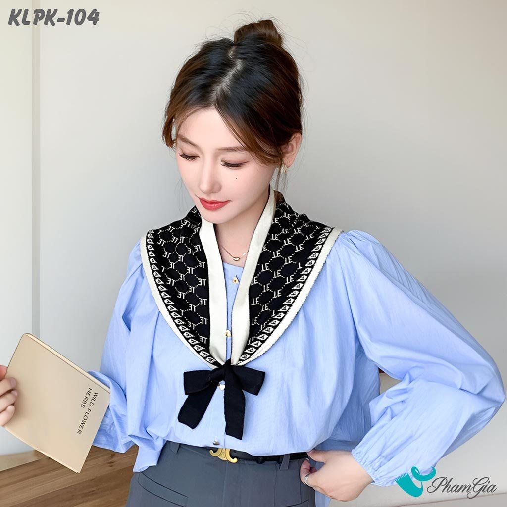 Model Mặc Khăn Len Phụ Kiện Họa Tiết Hiện Đại Phối Màu Đen Trắng
