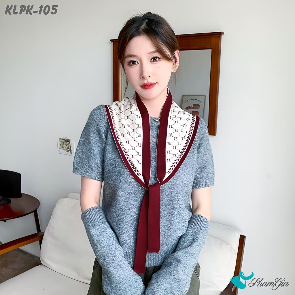 Model Mặc Khăn Len Phụ Kiện Họa Tiết Hiện Đại Phối Màu Đỏ Trắng