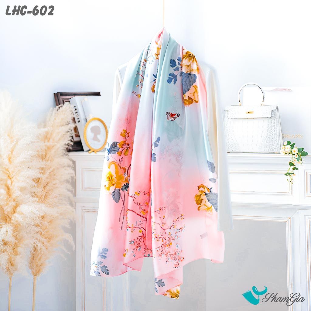 Góc Nghiêng Khăn Lụa Hàng Châu Màu Hồng Baby Họa Tiết Hoa Vàng Thanh Lịch