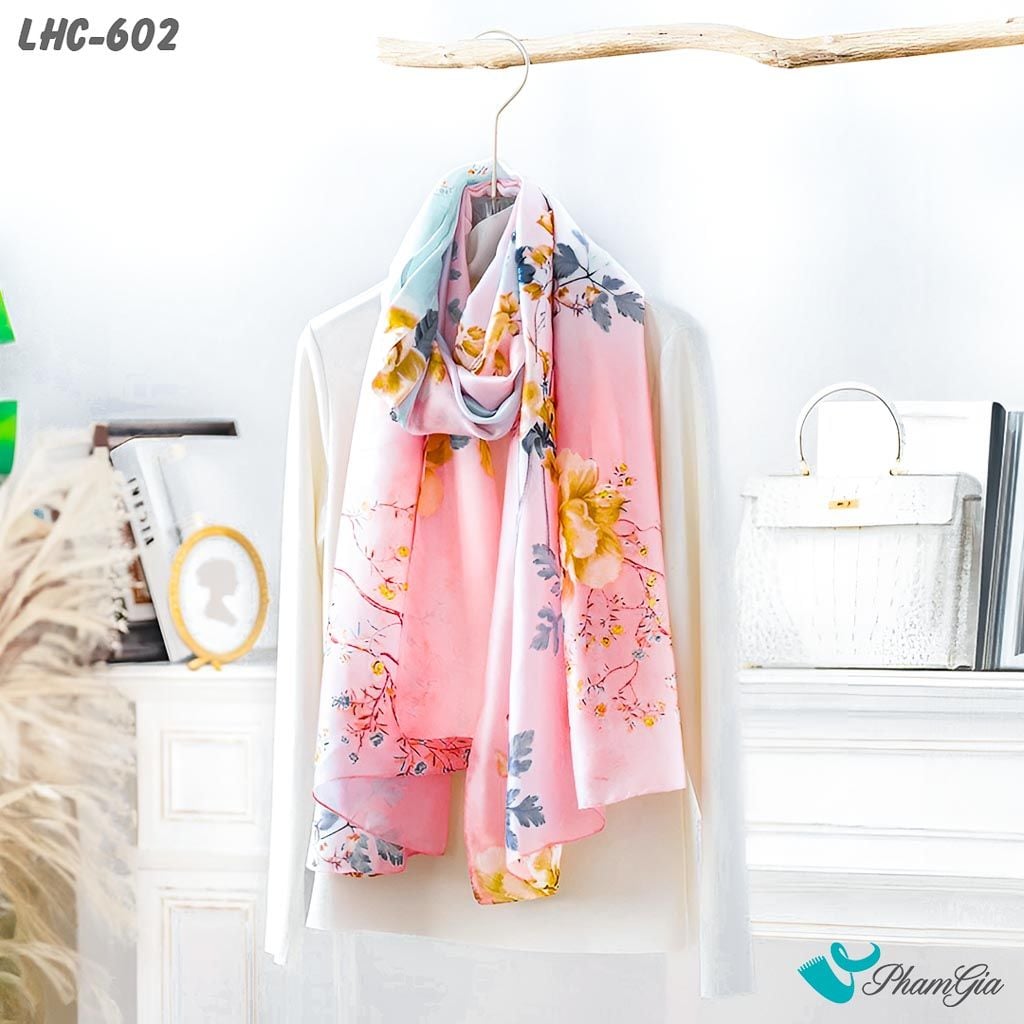 Nghiêng Trái Khăn Lụa Hàng Châu Màu Hồng Baby Họa Tiết Hoa Vàng Thanh Lịch