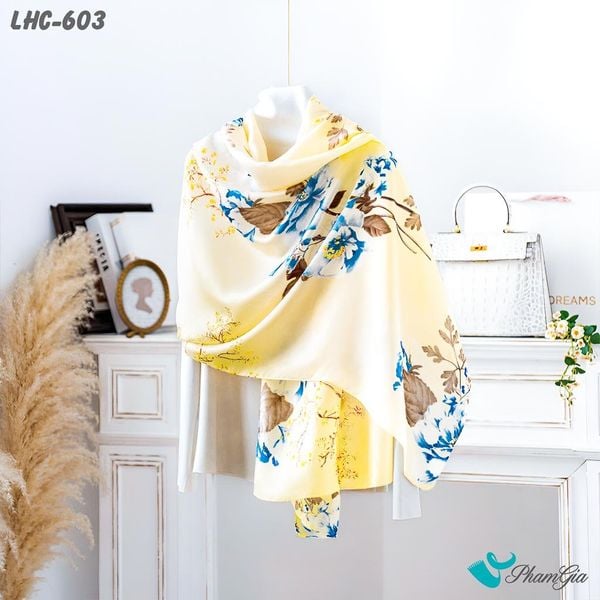 Khăn Lụa Hàng Châu Màu Vàng Bơ Họa Tiết Hoa Xanh Thanh Lịch (LHC603)