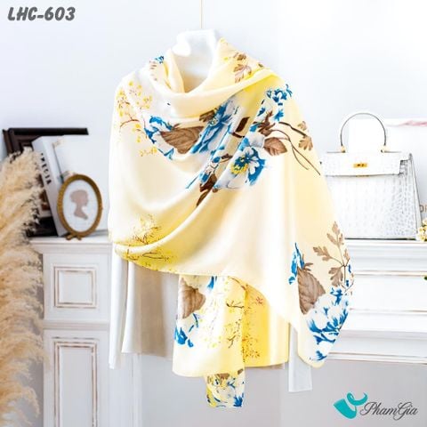 Khăn Lụa Hàng Châu Màu Vàng Bơ Họa Tiết Hoa Xanh Thanh Lịch (LHC603)