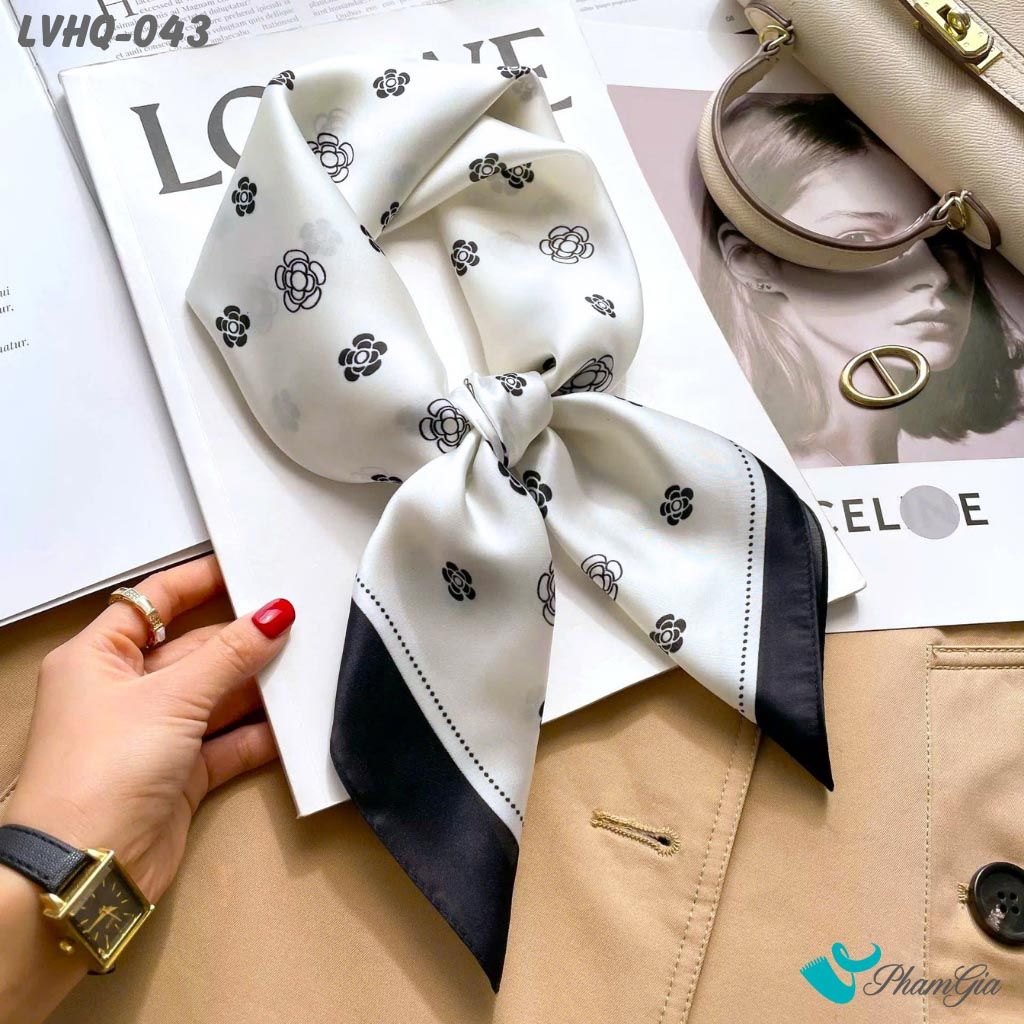 Khăn Lụa Vuông 70*70Cm Phong Cách Hàn Quốc Họa Tiết Hoa Nhí Màu Trắng (LVHQ043)