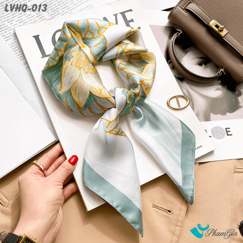 Khăn Lụa Vuông 70*70cm Phong Cách Hàn Quốc Họa Tiết Hoa Sen Vàng (LVHQ013)