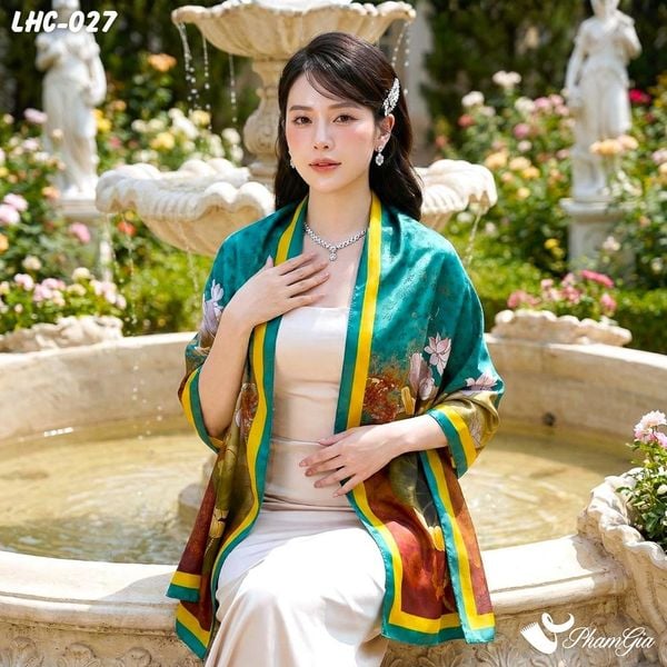 Khăn Choàng Lụa Hàng Châu Màu Xanh Ngọc Bích Họa Tiết Hoa Sen Trang Nhã (LHC027)