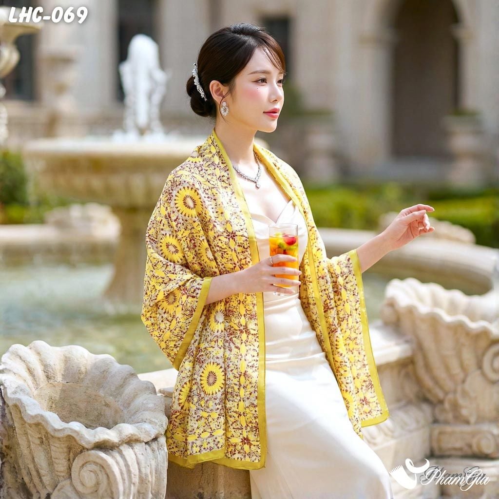 Khăn Choàng Lụa Hàng Châu Họa Tiết Hoa Văn Cổ Điển Phối Màu Viền Xanh Oliu (LHC069)